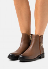 Tommy Hilfiger HARDWARE FLAT BOOT Classic ankle boots winter cognac HARDWARE FLAT BOOT Классические ботильоны зимний коньяк