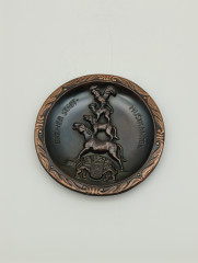 Тарелка декоративная винтажная &quot;Бременские музыканты&quot;, медная, объемный декор, 9.5 см, Германия, 1970-80гг.