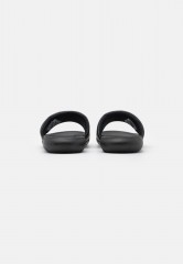 Nike Sportswear VICTORI ONE SLIDE Pantolette flach black/white VICTORI ONE SLIDE Мюли на плоской подошве черно-белый