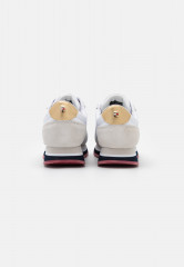 Tommy Hilfiger CORPORATE SEQUINS RUNNER Trainers white CORPORATE SEQUINS RUNNER кроссовки белый