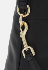 Tommy Hilfiger VEG LUXE SOFT BUCKET Handbag black VEG LUXE SOFT BUCKET сумка черный