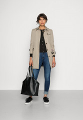 Tommy Hilfiger HERITAGE SINGLE BREASTED Trenchcoat medium taupe HERITAGE SINGLE BREASTED Тренч средний серо-коричневый