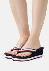 Tommy Hilfiger ESSENTIAL CORP  T-bar sandals red/white/blue ESSENTIAL CORP Сандалии с Т-образной перемычкой красный/белый/синий