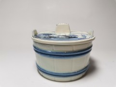 Delft Holland, Делфтский фарфор Сахарница с изображением мельницы на фоне классического голландского пейзажа, 8см х 12см, Голландия 1970-1975гг.