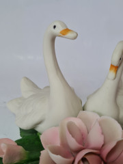 Фигурка винтажная Capodimonte &quot;Два лебедя с цветком&quot;, бисквитный фарфор, 17 х 16 см, Италия, 1960-70гг.