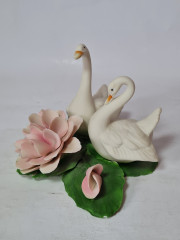 Фигурка винтажная Capodimonte &quot;Два лебедя с цветком&quot;, бисквитный фарфор, 17 х 16 см, Италия, 1960-70гг.