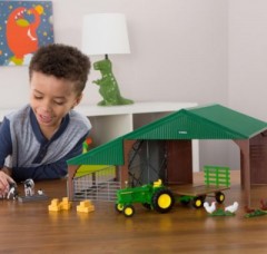 TOMY Scheunenset mit John Deere Traktor und Zubehor Комплект сарая с трактором John Deere и аксессуарами