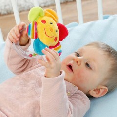 Fehn Greifling Blume mit Rasselring Classic Stars Игрушка-клатч цветок с погремушкой Classic Stars