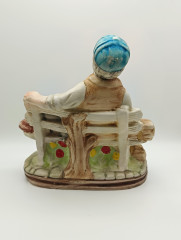 Статуэтка винтажная большая Capodimonte &quot;Дровосек с топором на лавочке&quot;, фарфор, 21 х 20.5 см, Италия, 1960-70гг.