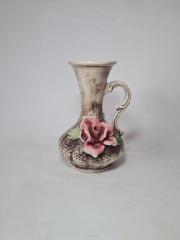 Capodimonte Italy Бело-черная фарфоровая ваза с цветочным фактурным декором &quot;Красная роза&quot;, 19,5 x 13 см, Италия, 1960-70гг.