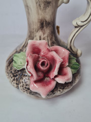 Capodimonte Italy Бело-черная фарфоровая ваза с цветочным фактурным декором &quot;Красная роза&quot;, 19,5 x 13 см, Италия, 1960-70гг.