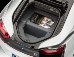 Revell BMW i8 1:24 БМВ i8 1:24
