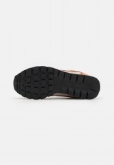Nike Sportswear AIR PEGASUS 83 UNISEX Sneaker low fossil stone/canyon rust/fossil rose AIR PEGASUS 83 UNISEX Низкие кроссовки женские ископаемый камень / каньонная ржавчина / ископаемая роза