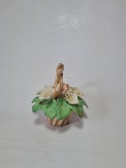 Статуэтка винтажная миниатюрная Capodimonte "Корзина с каллами и розами", фарфор, 11 см, Италия, 1960-70гг.
