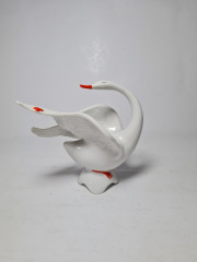 ARPO Curtea de Arges Фарфоровая фигурка &quot;Лебедь с оранжевым клювом&quot;, 10,5см x 11см, Румыния, 1960-70гг.