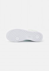 Nike Sportswear AIR FORCE 1 Sneaker low white/green glow/light bone AIR FORCE 1 Низкие кроссовки женские белое/зеленое свечение/светлая кость