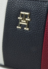 Tommy Hilfiger EMBLEM TRUNK CORP Across body bag space blue EMBLEM TRUNK CORP — Сумка через плечо космический синий