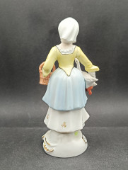 Статуэтка винтажная большая CDC "Девушка с гусем и корзинкой", стиль рококо, ручная работа, фарфор, 20 см, Шри-Ланка, 1970-80гг.