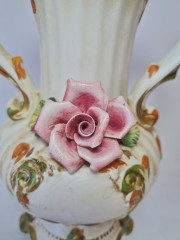 Capodimonte Винтажная ваза с двумя ручками и фактурными цветами &quot;Роза&quot;, 27см x 17см, Италия, 1960-70гг.