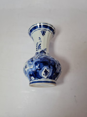 Delft Blau Винтажная ваза ручной росписи &quot;Голубые цветы на белом&quot;, делфтский фарфор, Голландия, 8,5см х 13,5см, Голландия, 1960-70гг.