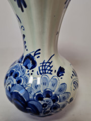 Delft Blau Винтажная ваза ручной росписи &quot;Голубые цветы на белом&quot;, делфтский фарфор, Голландия, 8,5см х 13,5см, Голландия, 1960-70гг.
