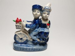 Delft Holland, Делфтский фарфор Коллекционная статуэтка &quot;Парочка на велосипеде&quot; Голландия, 10см х 12см х 3,5см