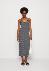 Tommy Hilfiger SLIM MINI STRAPPY MIDI  Jumper dress desert sky/ecru SLIM MINI STRAPPY MIDI Платье-джемпер небо пустыни/экрю