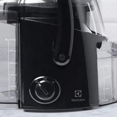 Electrolux Electrolux Stabmixer ECJ1-4GB Entsafter fur Obst und Gemuse Saftpresse Juicer Zentrifugal, 700 W, spulmaschinenfeste Teile 1,0 l Auffangbehalter Schwarz Anthrazit  Ручной блендер Electrolux ECJ1-4GB Соковыжималка для фруктов и овощей Центробежн