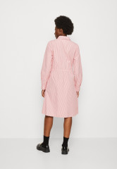 Tommy Hilfiger ITHAKA KNEE SHIRT DRESS  Shirt dress red ПЛАТЬЕ-РУБАШКА ITHACA KNEE SHIRT DRESS Платье-рубашка красный