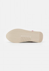 Tommy Hilfiger ESSENTIAL RUNNER Trainers white ESSENTIAL RUNNER — Кроссовки белый