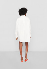 Tommy Hilfiger TOMMY HILFIGER X ANDY WARHOL LOBSTER EMBRO SHIRT DRESS Shirt dress ecru ПЛАТЬЕ-РУБАШКА TOMMY HILFIGER X ANDY WARHOL LOBSTER EMBRO Платье-рубашка экрю