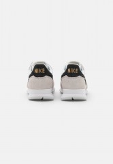 Nike Sportswear NIKE INTERNATIONALIST DAMENSCHUH Sneaker low summit white/black/metallic gold/white ЖЕНСКАЯ ОБУВЬ NIKE INTERNATIONALIST — Низкие кроссовки женские вершина белый/черный/золотой металлик/белый