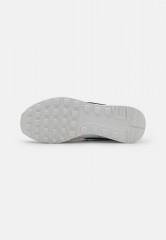 Nike Sportswear NIKE INTERNATIONALIST DAMENSCHUH Sneaker low summit white/black/metallic gold/white ЖЕНСКАЯ ОБУВЬ NIKE INTERNATIONALIST — Низкие кроссовки женские вершина белый/черный/золотой металлик/белый