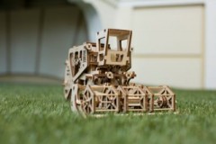 UGEARS Modellbausatz MAHDRESCHER Комплект модели зерноуборочного комбайна