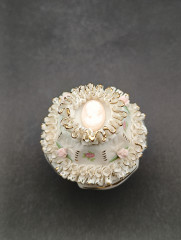 Статуэтка винтажная Capodimonte / Victoria с изображением женского портрета, фарфор, 11 х 6.5 см, Италия, 1960-70гг.