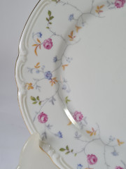 Набор тарелок винтажных Triptis-VEB, белый фарфор с разноцветным цветочным декором и позолоченным краем, 5 шт х 19 x 2 см, Германия, 1960-70гг.