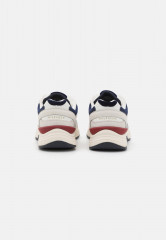 Tommy Hilfiger MODERN PREPPY RUNNER Trainers white MODERN PREPPY RUNNER — Кроссовки белый