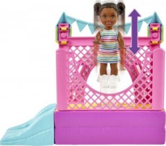 Mattel Barbie Skipper Babysitters Inc. Hupfburg-Spielset mit Puppen und Zubehor Надувной замок Barbie Skipper Babysitters Inc. с куклами и аксессуарами