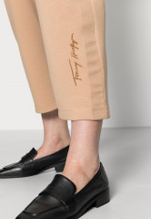 Tommy Hilfiger RELAXED LONG PANT Tracksuit bottoms beige RELAXED LONG PANT Спортивные штаны бежевый