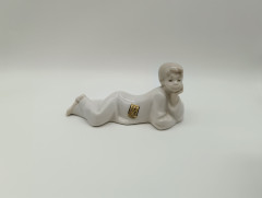 Статуэтка винтажная Im Stil Llardo "Лежащий ребенок", фарфор, 7 х 14 см, Испания, 1970-80гг.