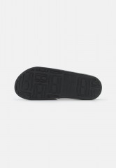 Tommy Hilfiger METALLIC POOL SLIDE Mules black МЕТАЛЛИЧЕСКАЯ ГОРКА ДЛЯ БАССЕЙНА Мюли черный