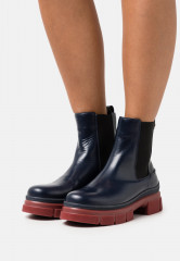 Tommy Hilfiger PREPPY OUTDOOR LOW BOOT Platform ankle boots desert sky PREPPY OUTDOOR LOW BOOT Ботильоны на платформе небо пустыни