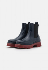 Tommy Hilfiger PREPPY OUTDOOR LOW BOOT Platform ankle boots desert sky PREPPY OUTDOOR LOW BOOT Ботильоны на платформе небо пустыни