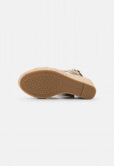 Tommy Hilfiger HIGH WEDGE  Wedge sandals woodridge HIGH WEDGE Сандалии на танкетке Вудридж