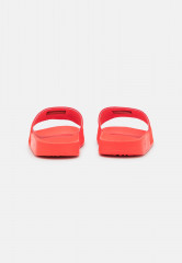 Tommy Hilfiger LOGO POOL SLIDE Mules hawaiian coral ШЛЕПКИ С ЛОГОТИПОМ Мюли гавайский коралл