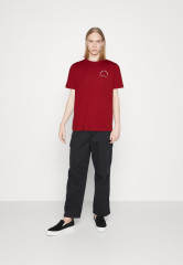 Tommy Hilfiger SHADOW TEE UNISEX Print T-shirt arizona red SHADOW TEE UNISEX Футболка с принтом аризона красный