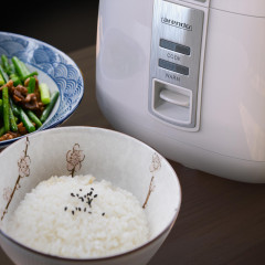 Arendo Arendo Reiskocher, 540 W, 1,4 L, Hitzeschutz, Dampfgareinsatz, Warmhaltefunktion, Dampfgarer weiss Рисоварка Arendo, 540 Вт, 1,4 л, термозащита, насадка-пароварка, функция поддержания тепла, пароварка