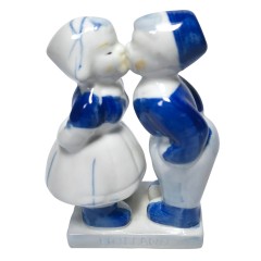Delft Делфтский фарфор Коллекционная статуэтка &quot;Целующиеся мальчик и девочка&quot;, 13см х 7см х 4см