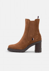 Tommy Hilfiger OUTDOOR BOOT High heeled ankle boots natural cognac OUTDOOR BOOT Ботильоны на высоком каблуке натуральный коньяк