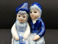 Статуэтка винтажная Delft Blue &quot;Влюбленная пара&quot;, фарфор, 8 х 6 см, Голландия, 1960-70гг.